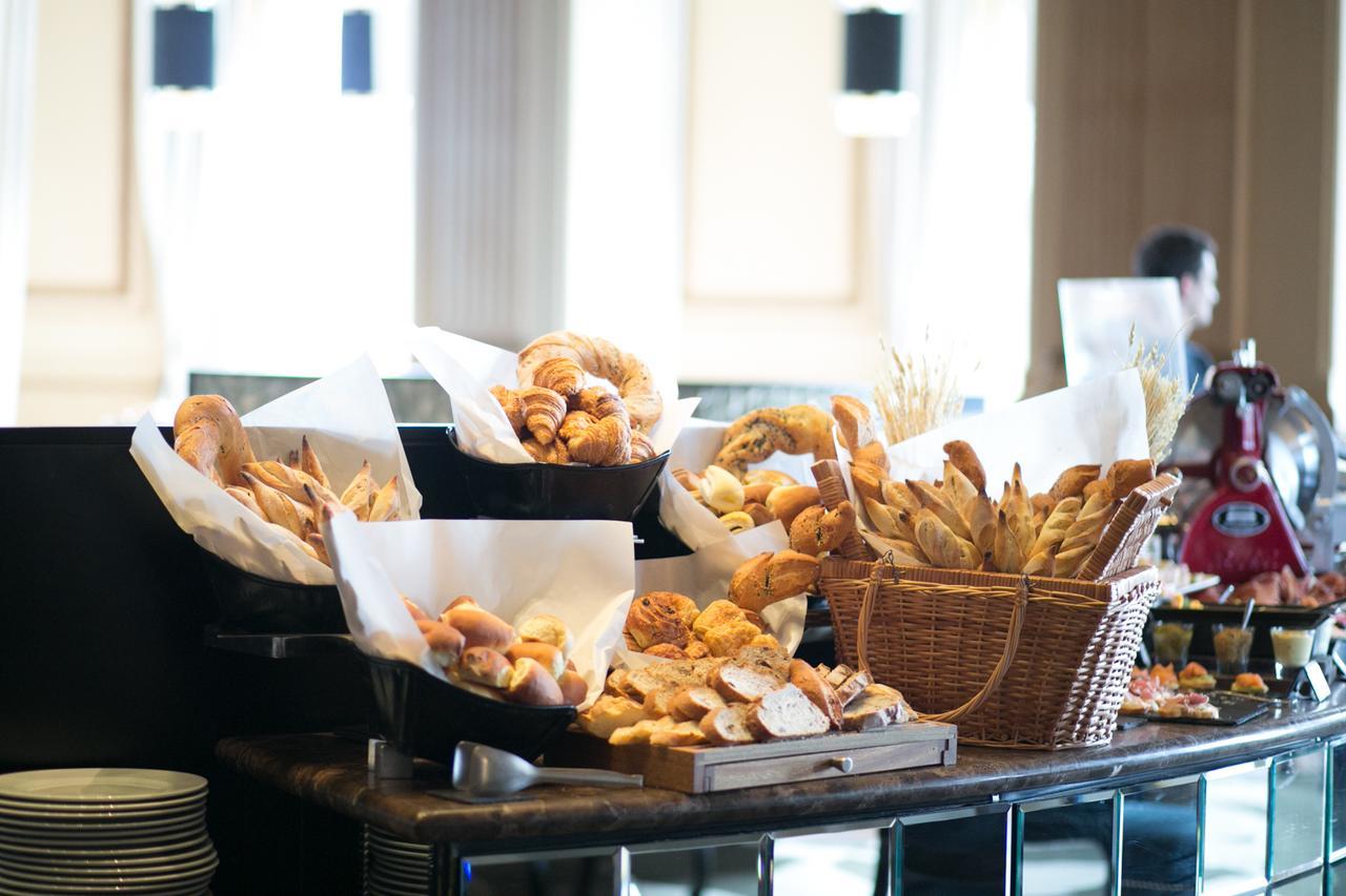 Sofitel Montevideo Casino Carrasco & Spa 외부 사진 A bread station